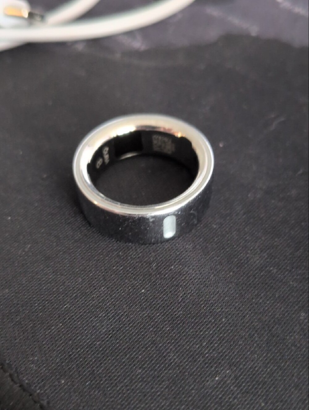 Oura Ring 4 Silver Finish - Picture 4 of 6